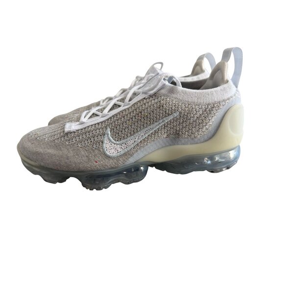 Nike Shoes - Nike Air Vapormax 2021 Flyknit Sneakers Women’s Size 9